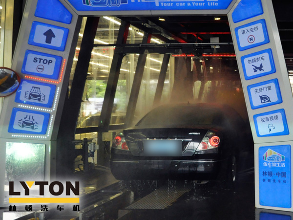 FX11隧道式連續(xù)性電腦洗車(chē)機(jī)為汽車(chē)維修店、汽車(chē)美容店更佳選擇產(chǎn)品