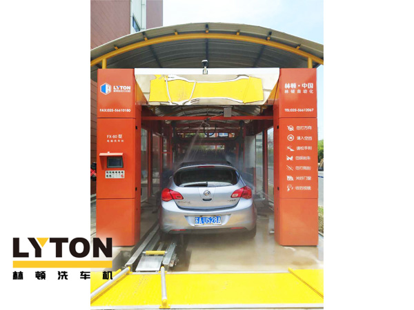 林頓fx80型隧道式電腦洗車機(jī)設(shè)備主要模塊包含高壓預(yù)洗系統(tǒng)、超柔側(cè)刷系統(tǒng)、泡沫清洗系統(tǒng)、亮光蠟系統(tǒng)、自動仿形風(fēng)干系統(tǒng)、智能控制系統(tǒng)等。