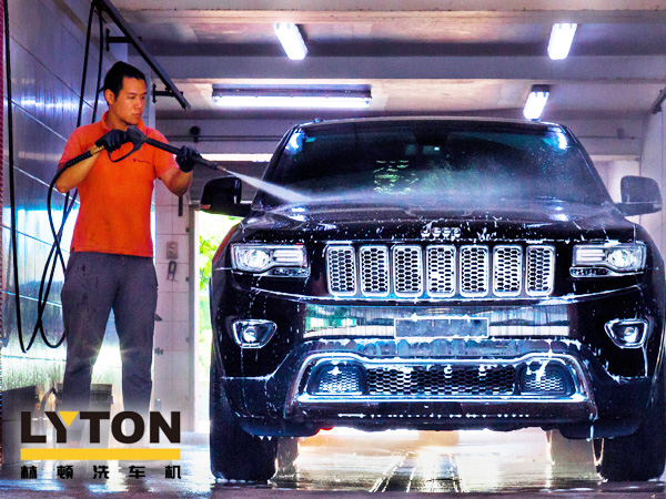 人工智能產(chǎn)業(yè)化發(fā)展時代已全面來臨!電腦洗車機設備接替人工洗車,您準備好了嗎?